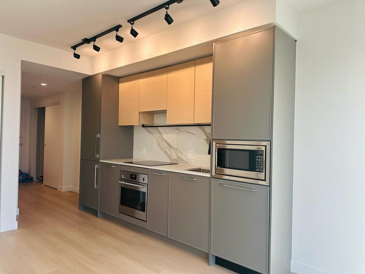 24XX-13725 George Jct, Surrey, BC, V3T 0V7 - 2