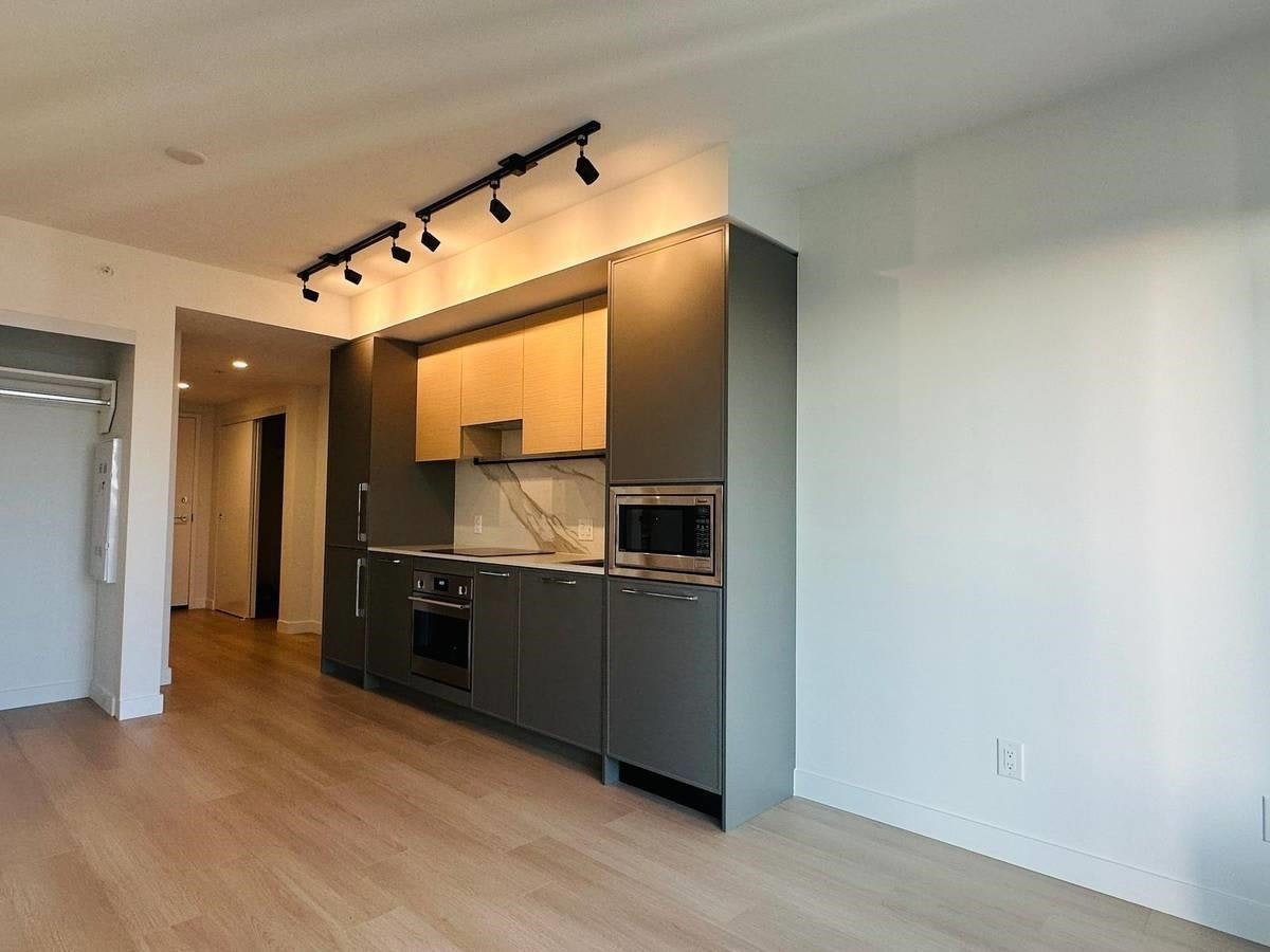 24XX-13725 George Jct, Surrey, BC, V3T 0V7 - 5