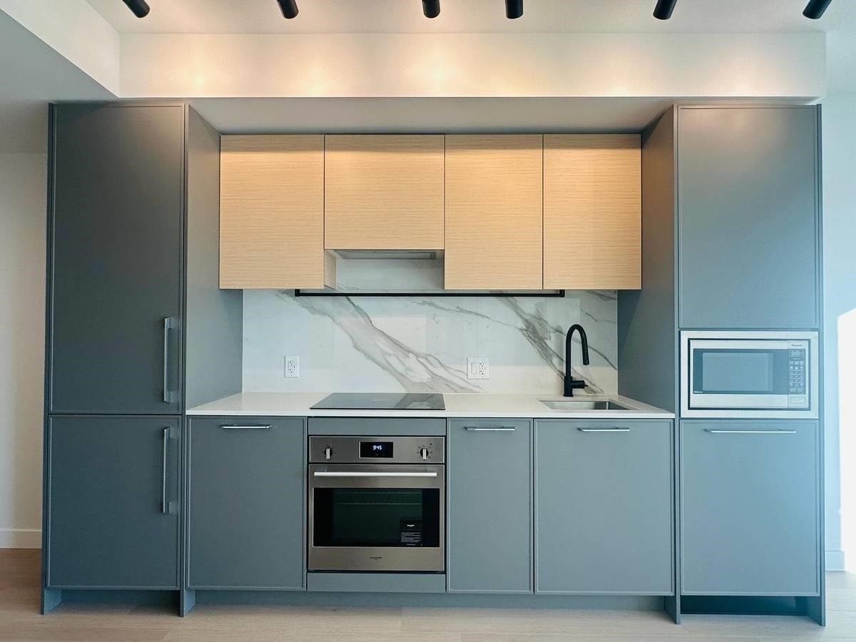 24XX-13725 George Jct, Surrey, BC, V3T 0V7 - 6