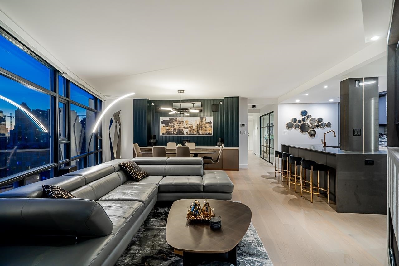 2207-198 Aquarius Mews, Vancouver, BC, V6Z 2Y4