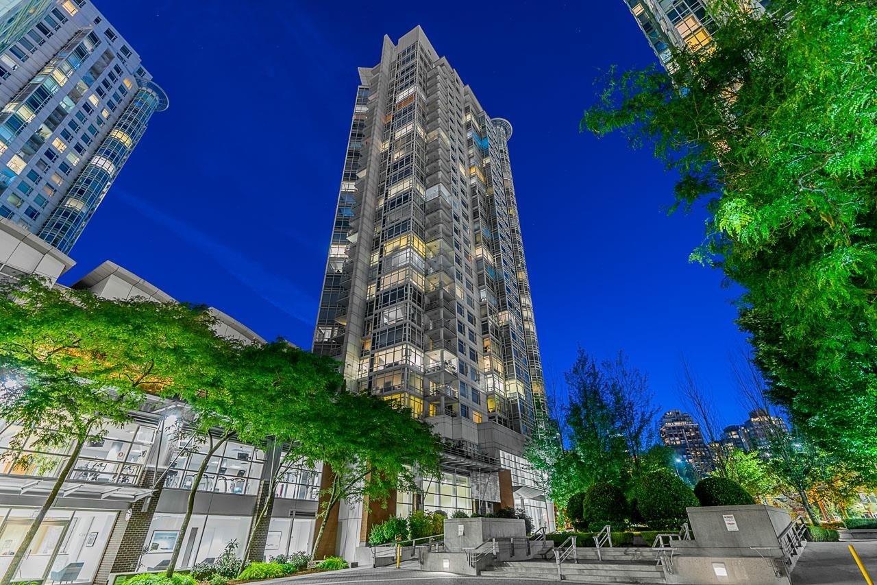 2207-198 Aquarius Mews, Vancouver, BC, V6Z 2Y4