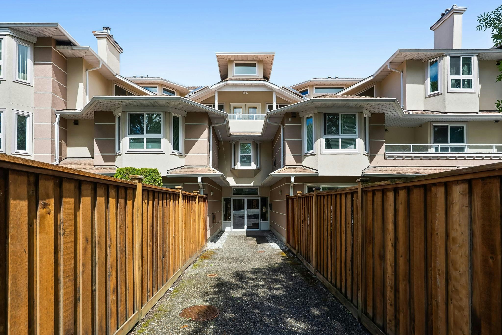 302-19721 64 Avenue, Langley, BC, V2Y 1L1