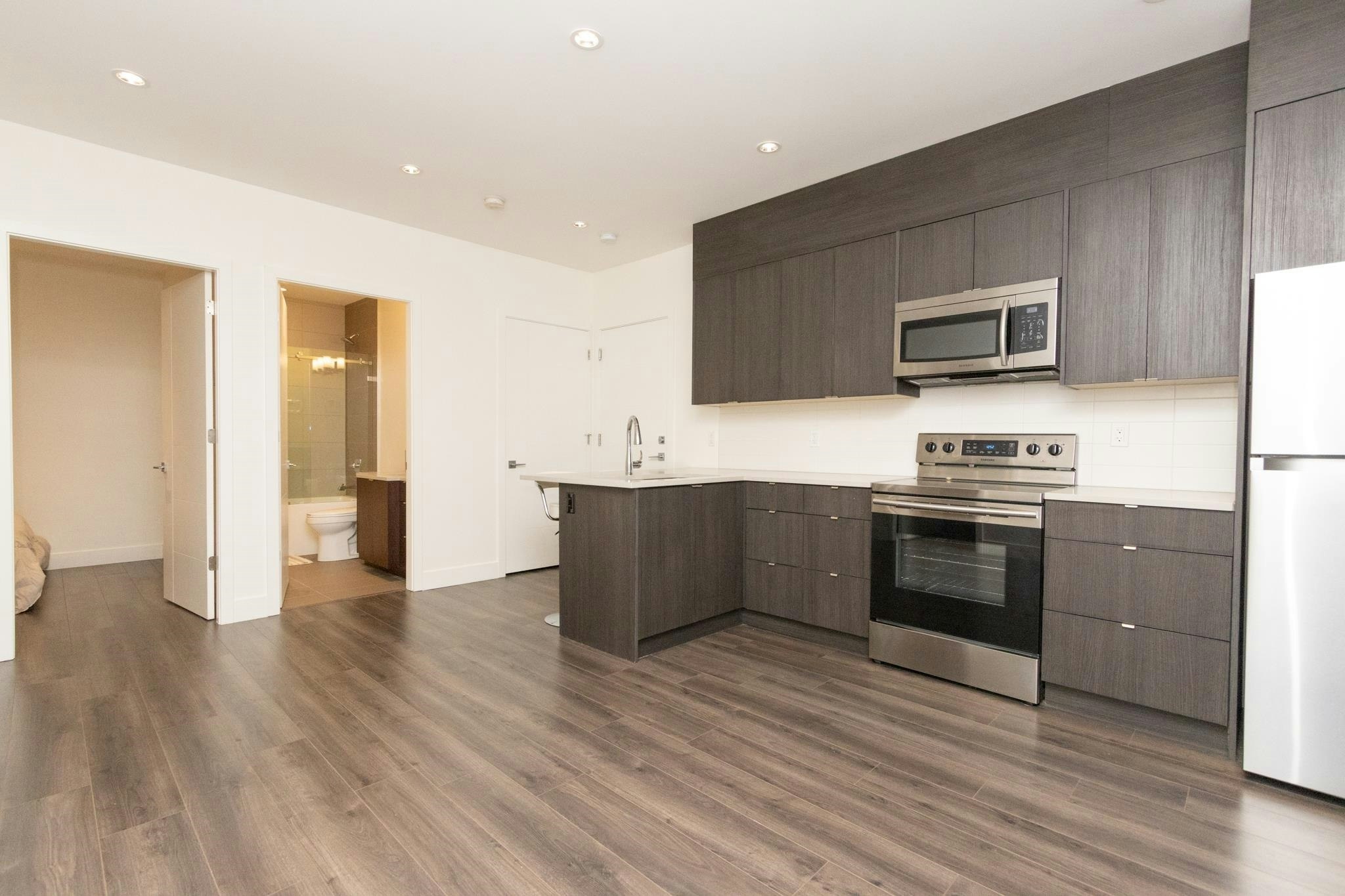 Suite-7230 Kitchener Street, Burnaby, BC, V5A 1L6 - 4