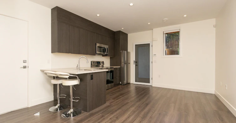 Suite-7230 Kitchener Street, Burnaby, BC, V5A 1L6 - 2