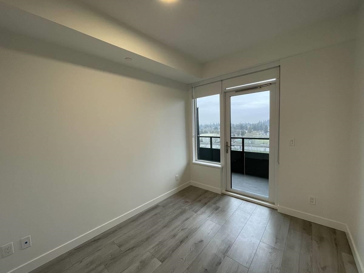 11XX-10626 City Parkway, Surrey, BC, V3T 0S3 - 10