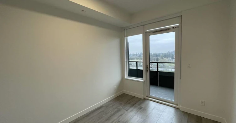 11XX-10626 City Parkway, Surrey, BC, V3T 0S3 - 10