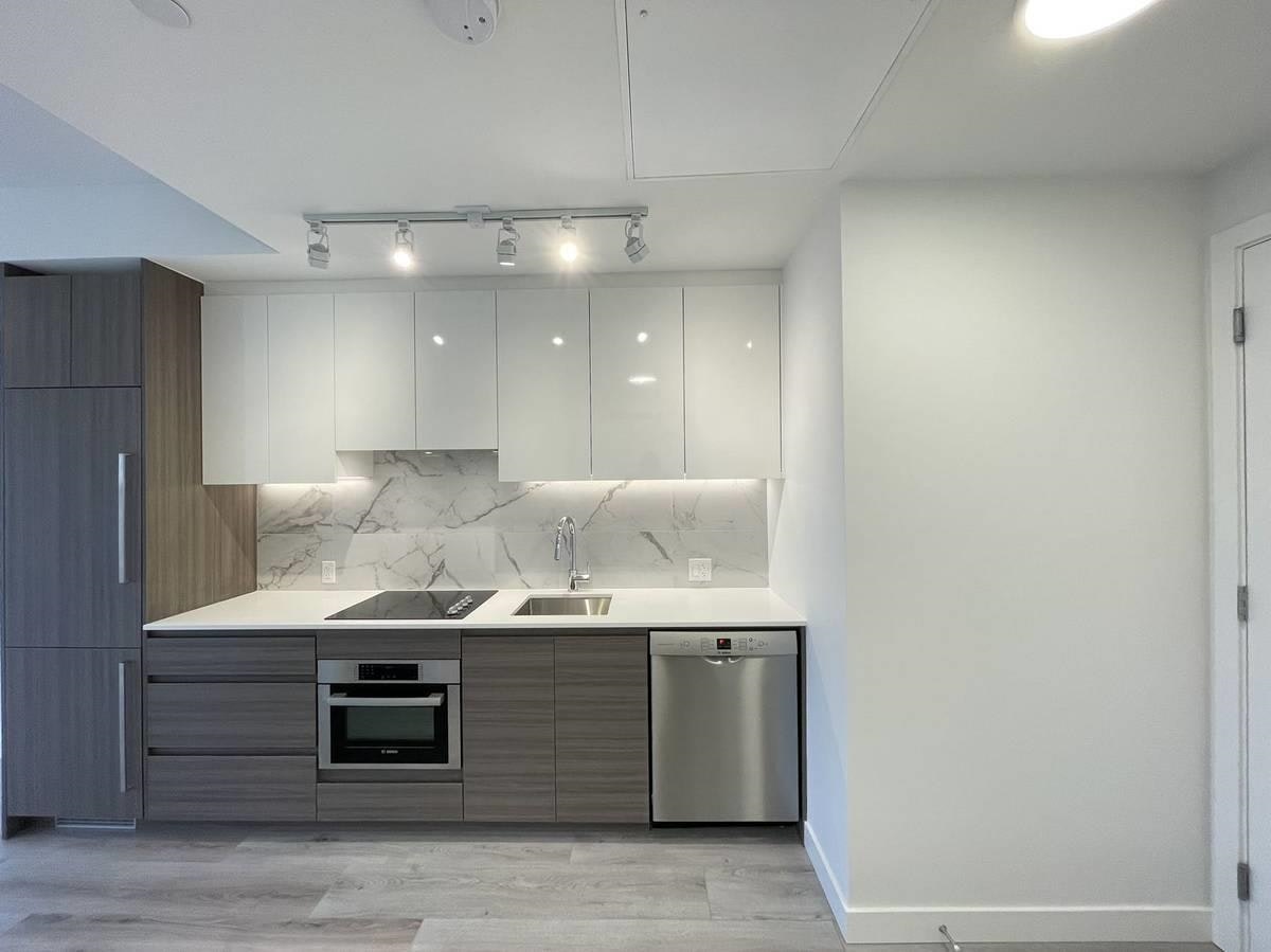 11XX-10626 City Parkway, Surrey, BC, V3T 0S3 - 3