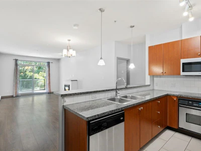 312-100 Capilano Road - 3