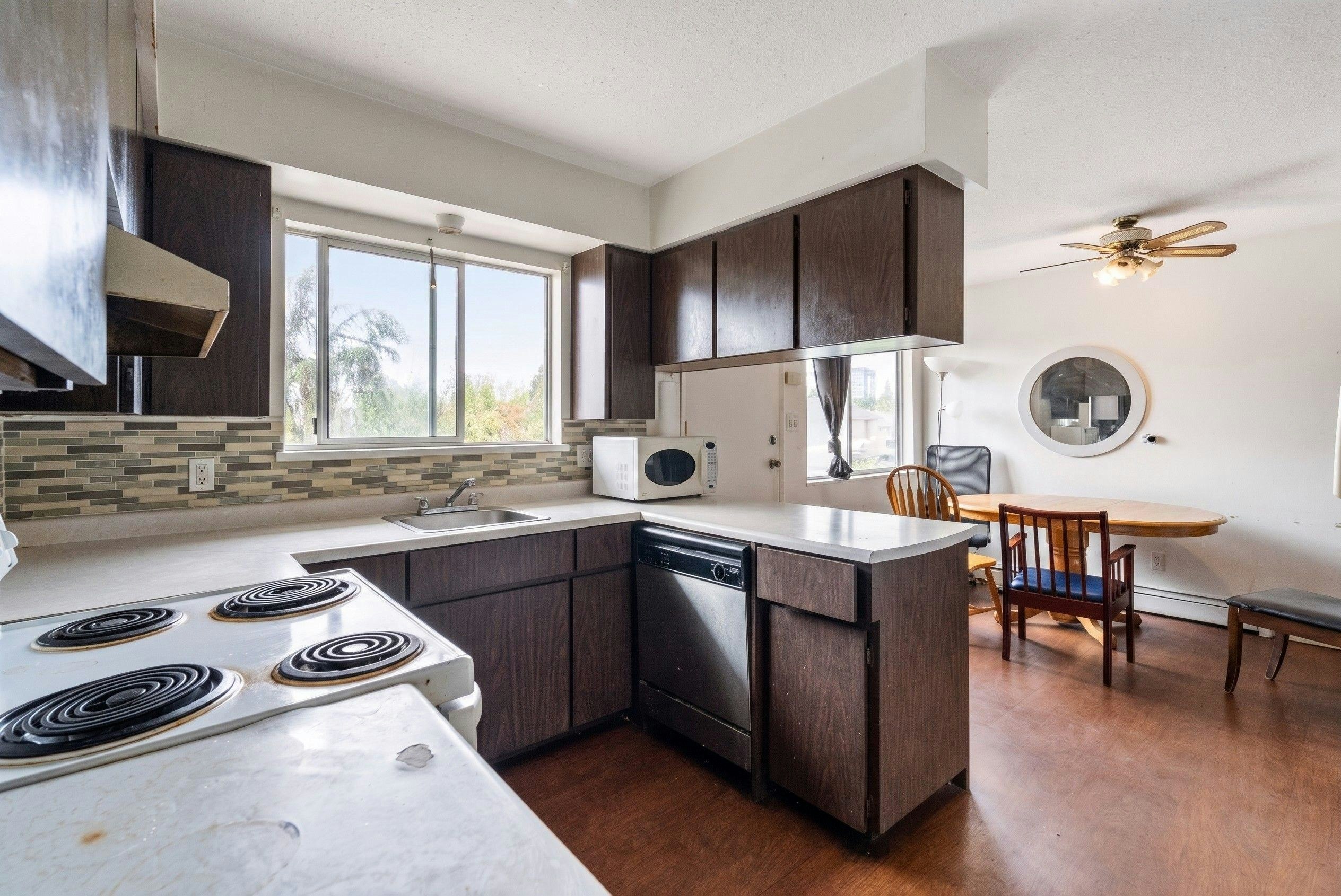 14042 110 Avenue, Surrey, BC, V3R 1Z2 - 12