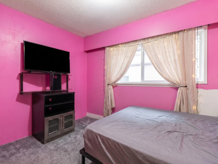 14042 110 Avenue, Surrey, BC, V3R 1Z2 - 14