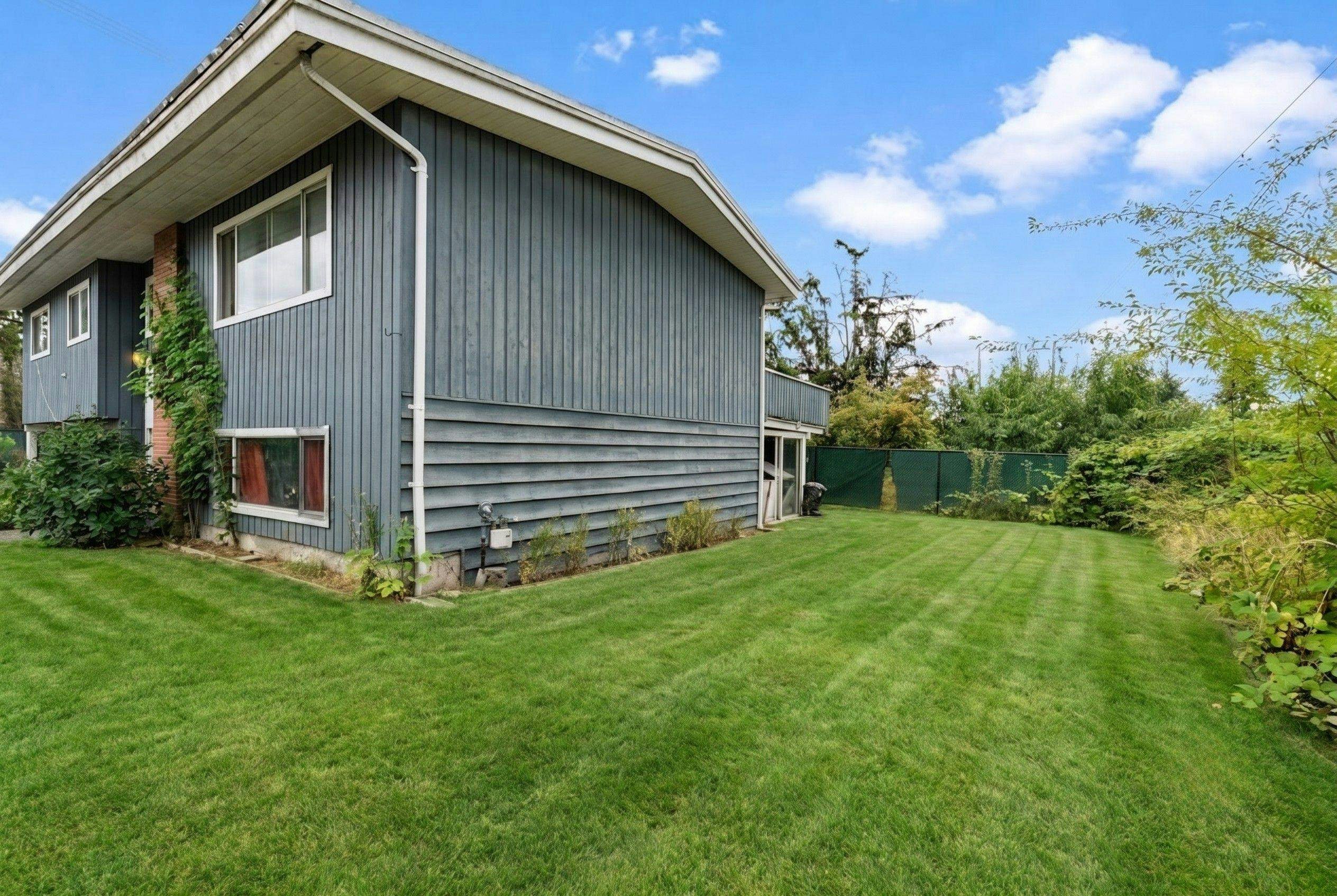 14042 110 Avenue, Surrey, BC, V3R 1Z2