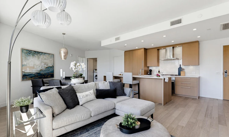 409-3220 Connaught Crescent