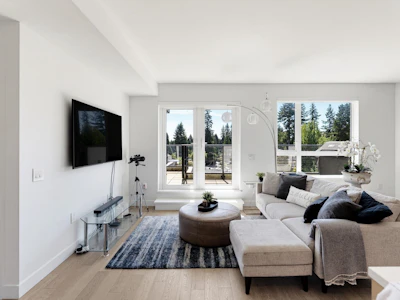 409-3220 Connaught Crescent - 3