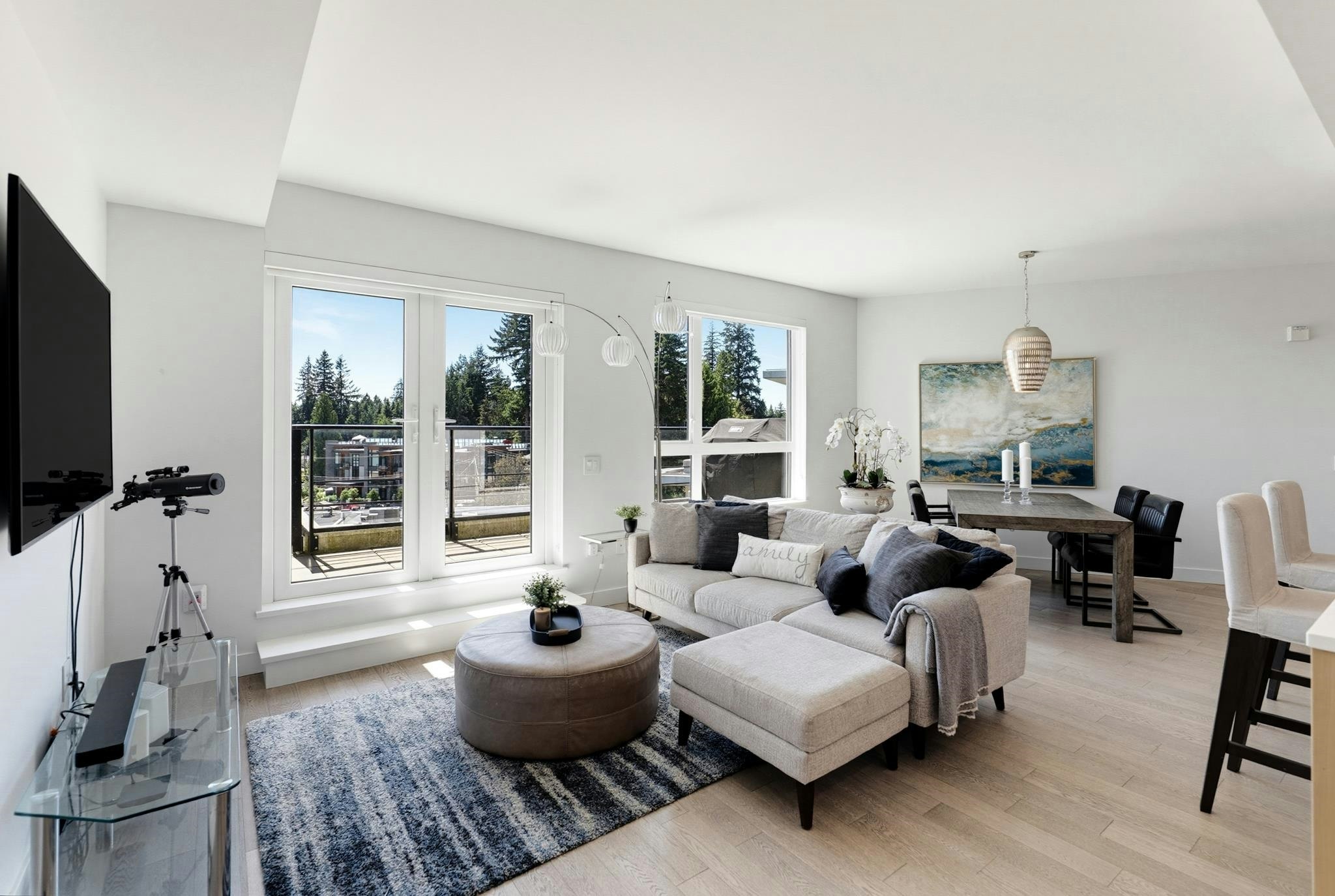 409-3220 Connaught Crescent - 2