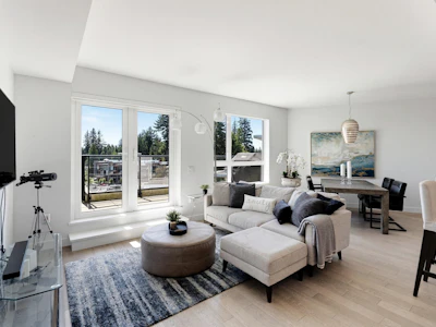 409-3220 Connaught Crescent - 2