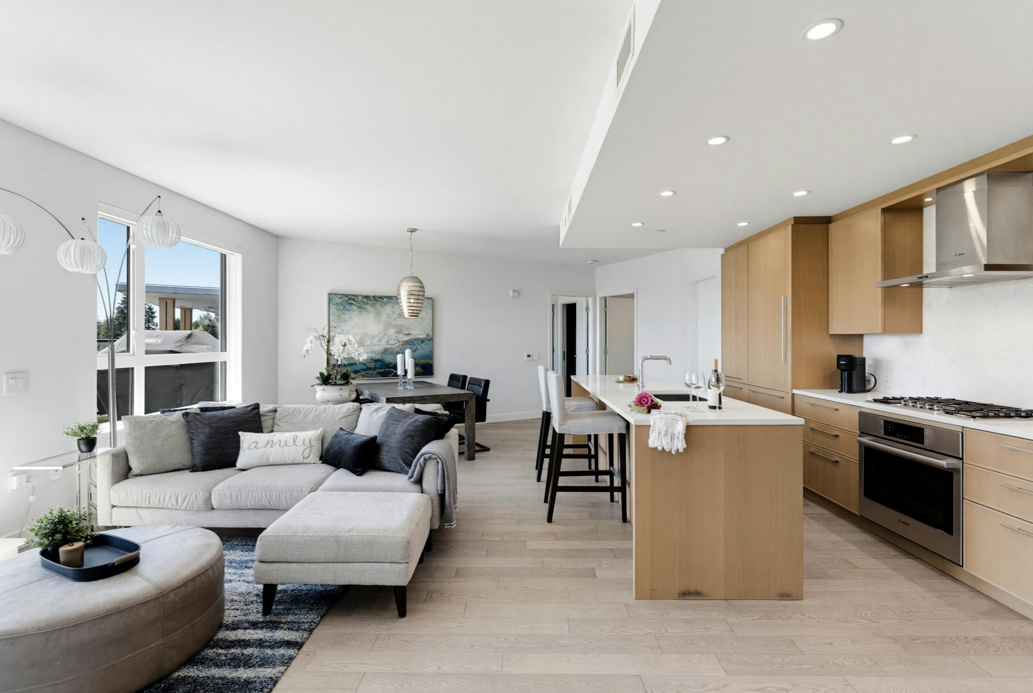 409-3220 Connaught Crescent - 4