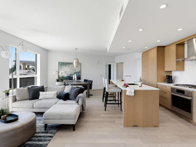 409-3220 Connaught Crescent - 4