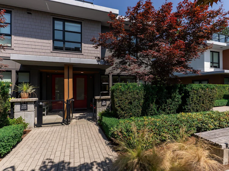 204-1055 Ridgewood Drive, North Vancouver, BC, V7R 0A5