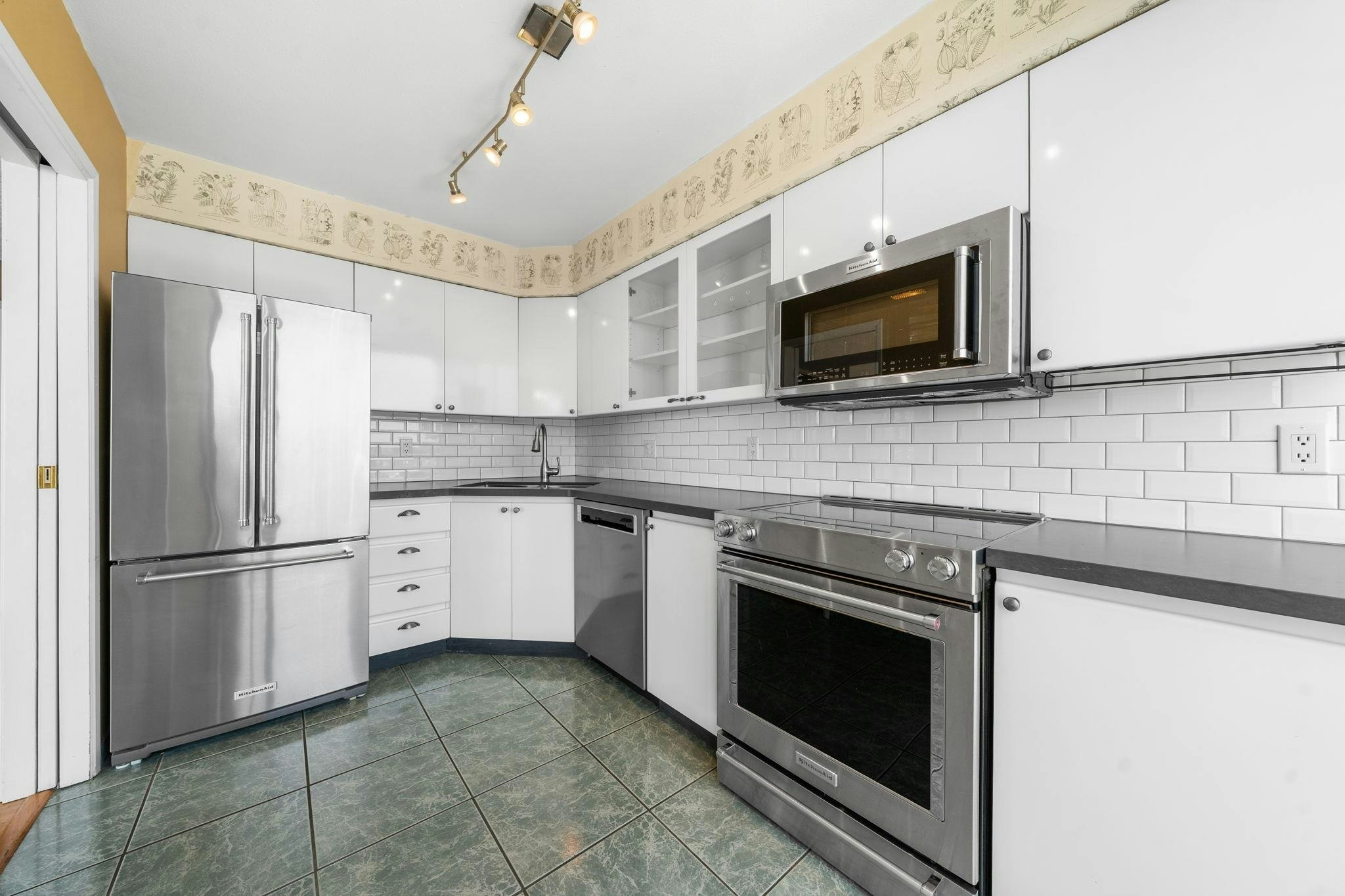 1201-120 W 2nd Street, North Vancouver, BC, V7M 1C3 - 12