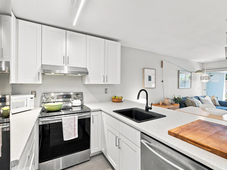108-2020 W 8th Avenue, Vancouver, BC, V6J 1W5 - 10