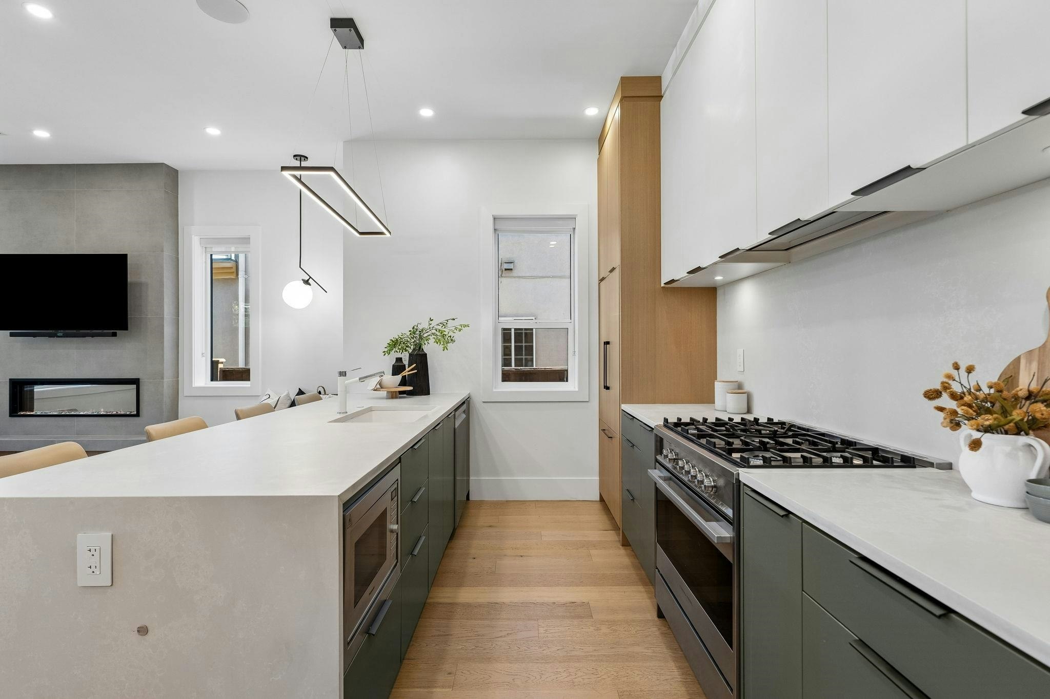 1234 E 19th Avenue, Vancouver, BC, V5V 1L3 - 11
