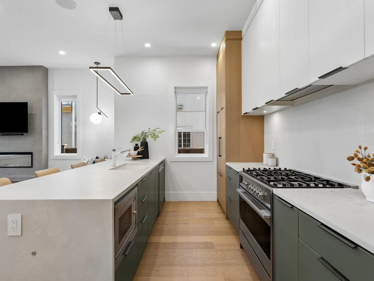 1234 E 19th Avenue, Vancouver, BC, V5V 1L3 - 11
