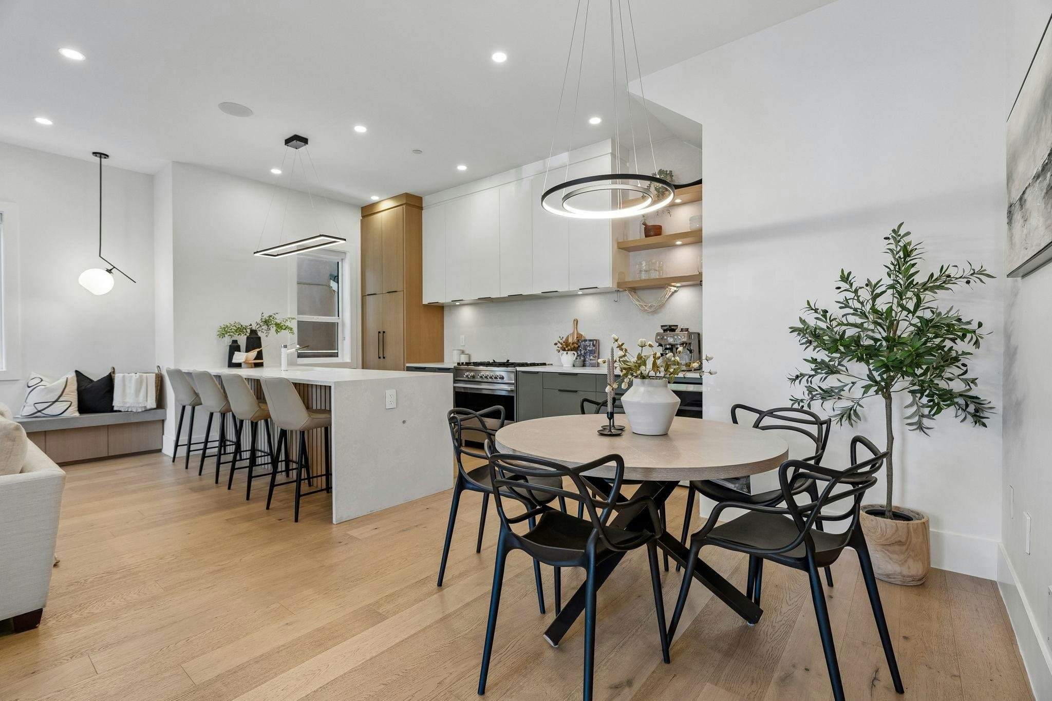 1234 E 19th Avenue, Vancouver, BC, V5V 1L3 - 8