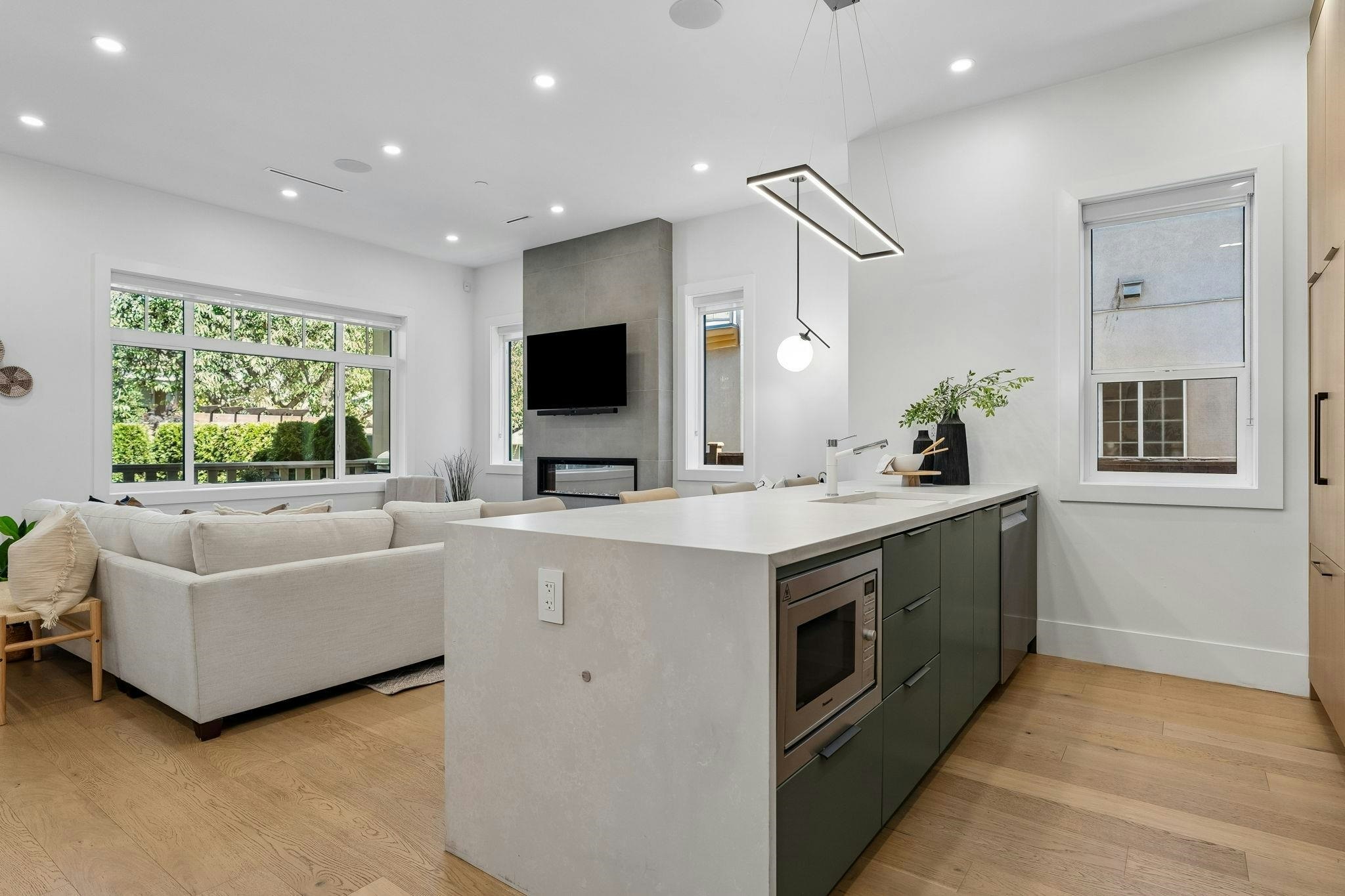1234 E 19th Avenue, Vancouver, BC, V5V 1L3 - 12