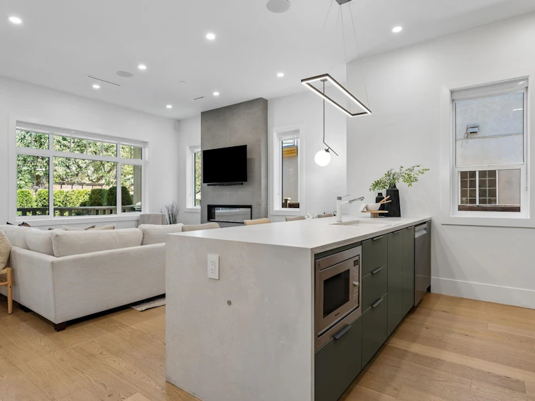 1234 E 19th Avenue, Vancouver, BC, V5V 1L3 - 12