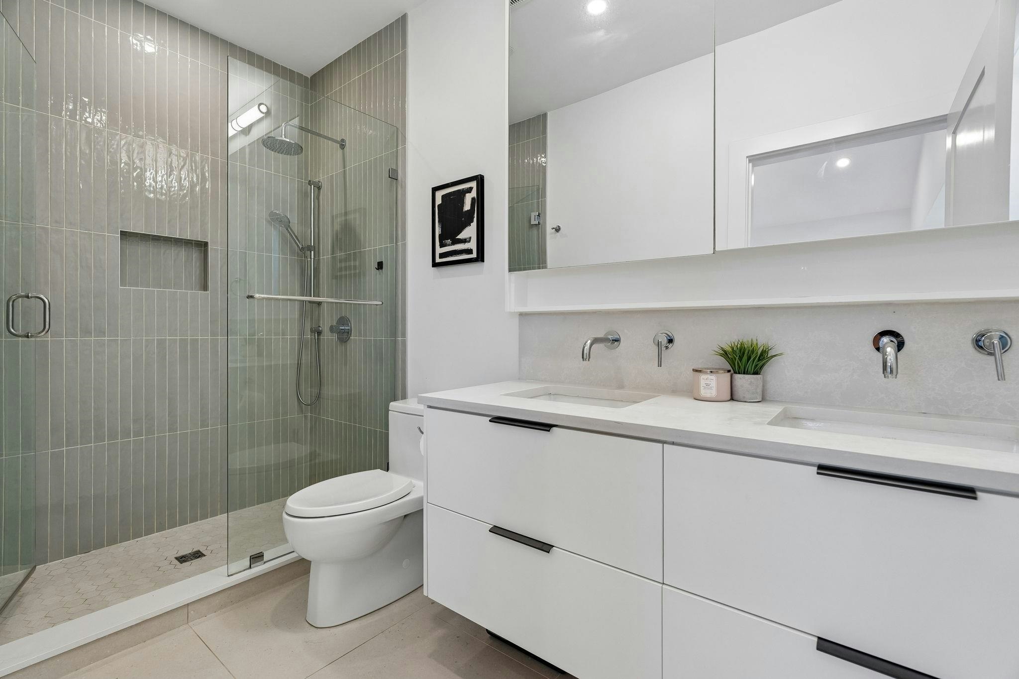 1234 E 19th Avenue, Vancouver, BC, V5V 1L3 - 15