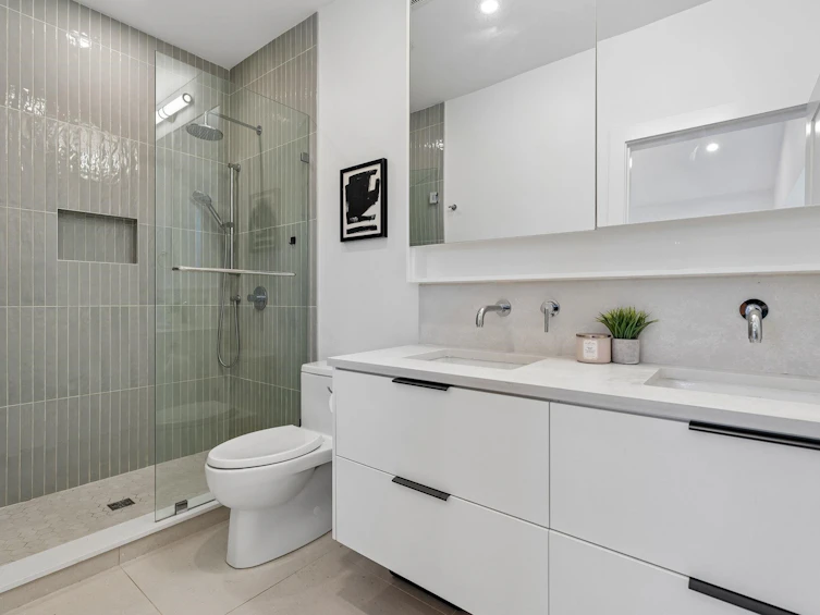 1234 E 19th Avenue, Vancouver, BC, V5V 1L3 - 15
