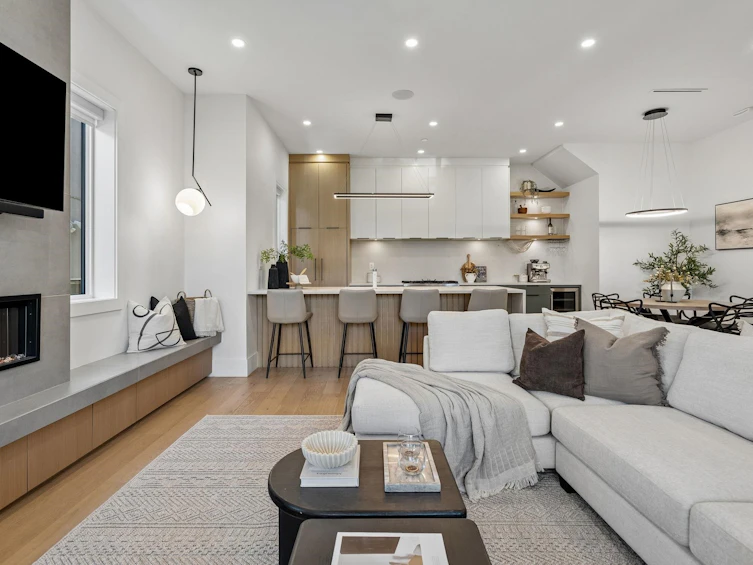 1234 E 19th Avenue, Vancouver, BC, V5V 1L3 - 5
