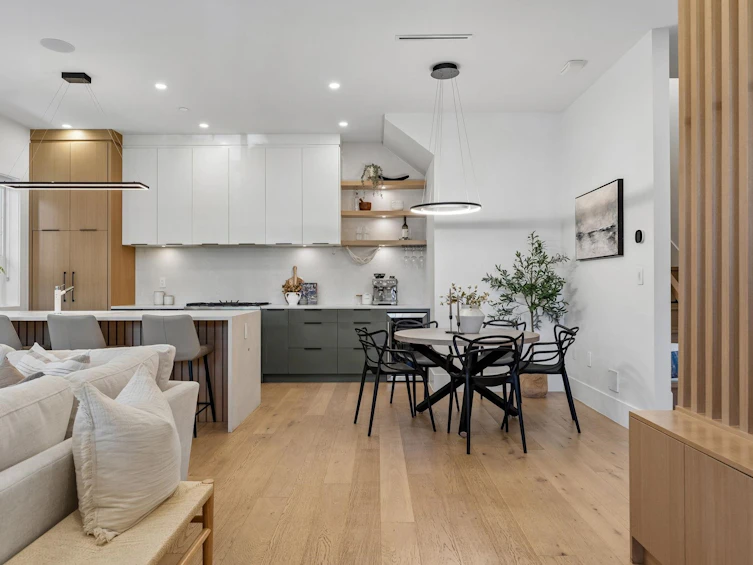 1234 E 19th Avenue, Vancouver, BC, V5V 1L3 - 6
