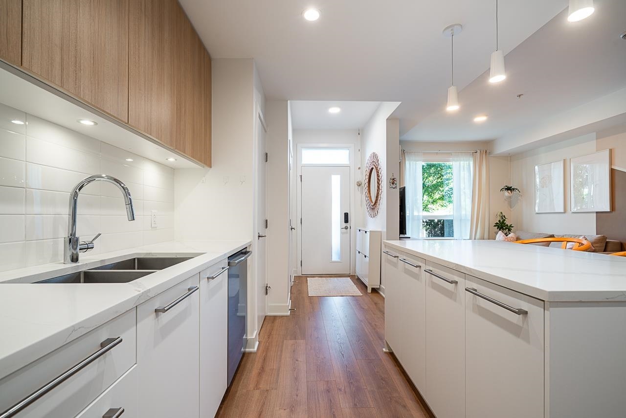 103-2035 Glenaire Drive, North Vancouver, BC, V7P 1Y2