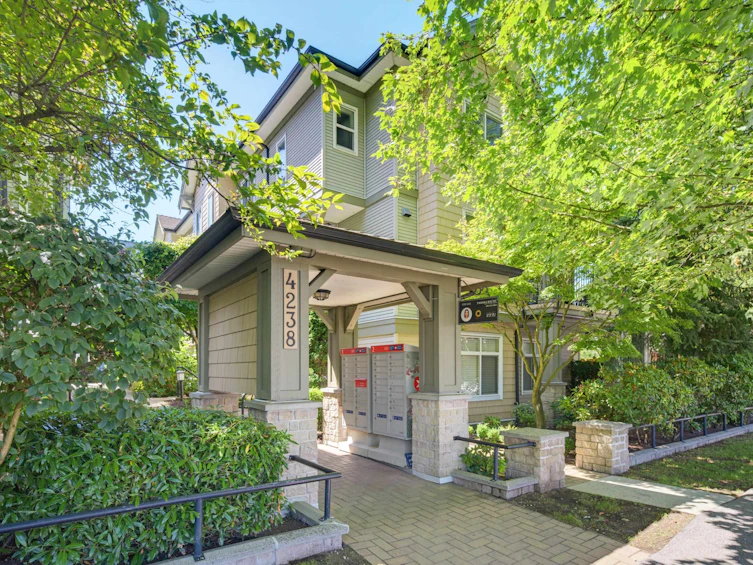 202-4238 Albert Street, Burnaby, BC, V5C 6T1