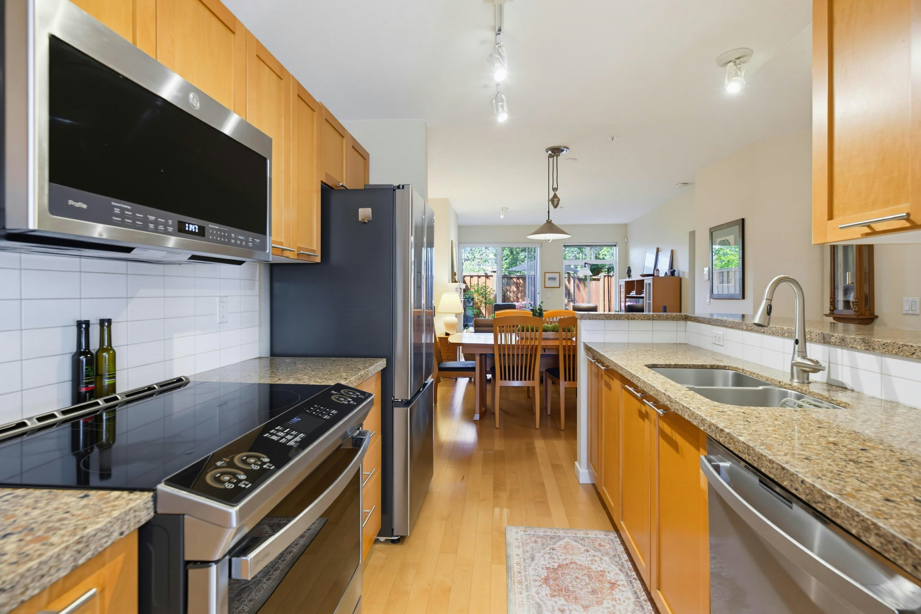 202-4238 Albert Street, Burnaby, BC, V5C 6T1 - 16
