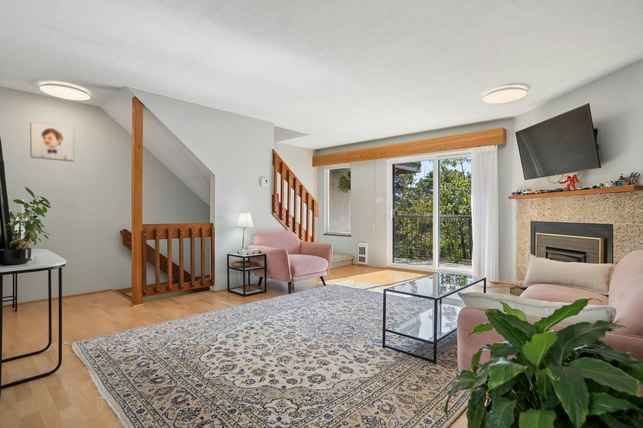 4-220 W 16th Street, North Vancouver, BC, V7M 1T6