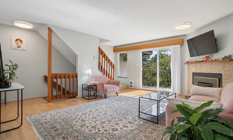 4-220 W 16th Street