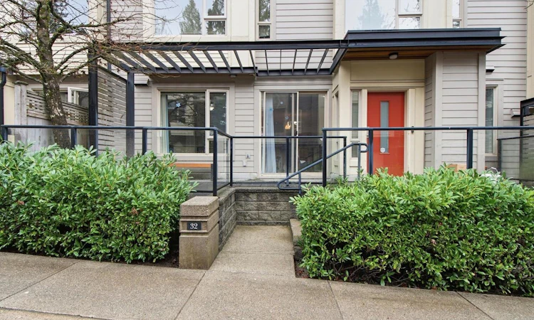 32-9229 University Crescent