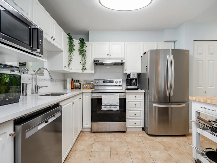 212-12733 72 Avenue, Surrey, BC, V3W 2M7