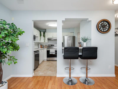 212-12733 72 Avenue - 5