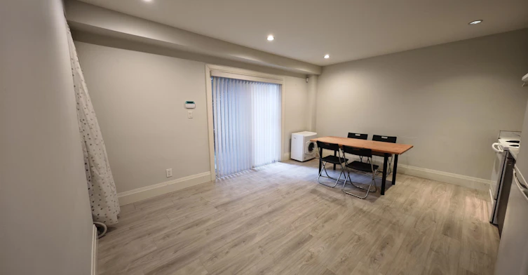 B2-5865 Gilpin St 5865 Gilpin St, Burnaby, BC, V5G 2J1 - 5