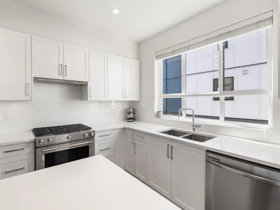 22-16760 25 Avenue - 5