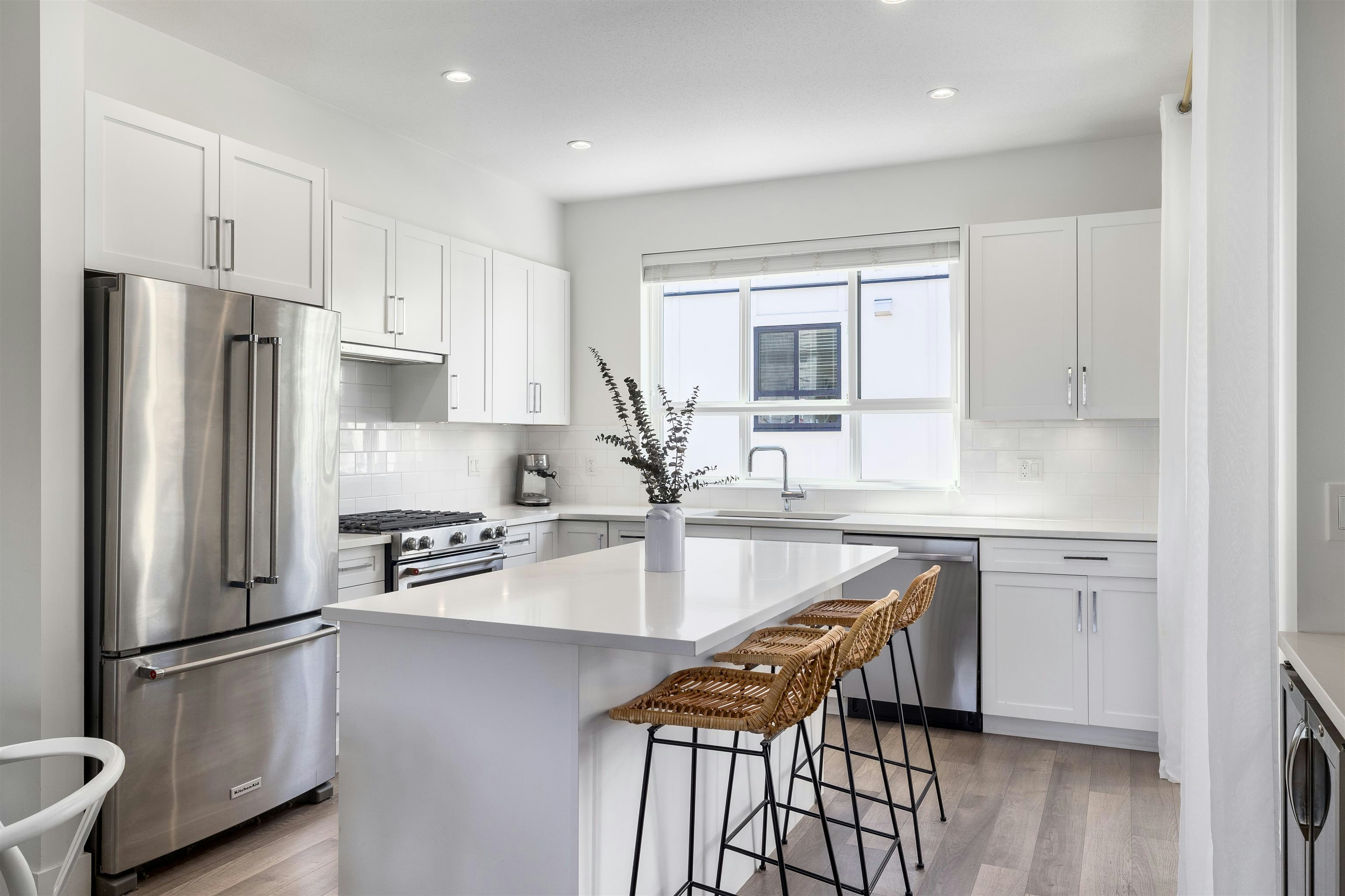 22-16760 25 Avenue - 3