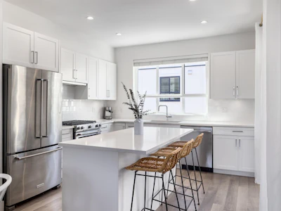 22-16760 25 Avenue - 3