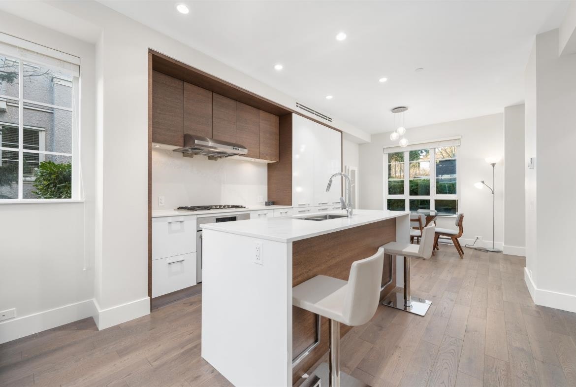 6-238 W 62nd Avenue, Vancouver, BC, V5X 0G7 - 2