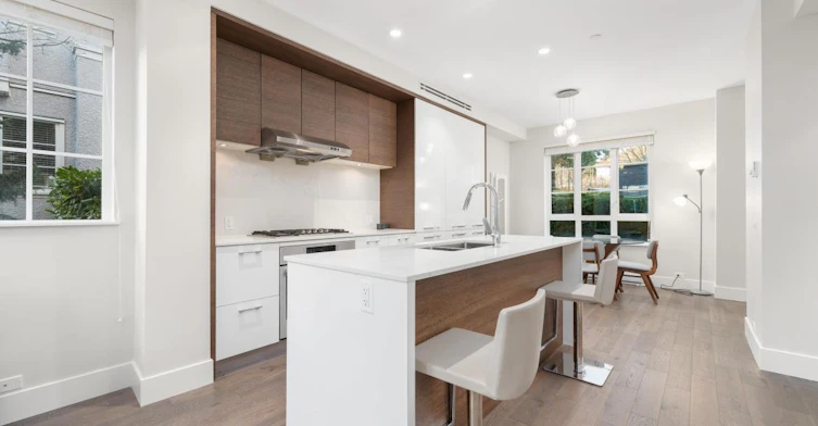 6-238 W 62nd Avenue, Vancouver, BC, V5X 0G7 - 2