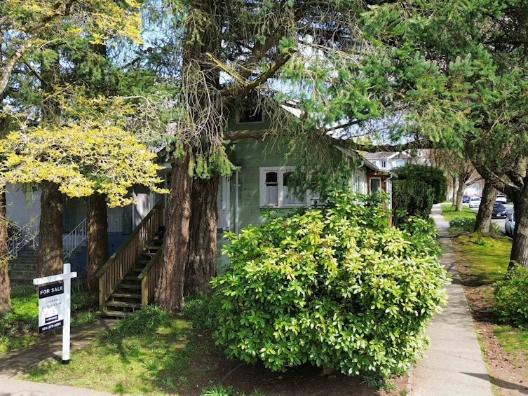 4496 Ontario Street, Vancouver, BC, V5V 3H1