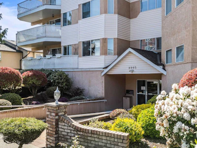 214-8985 Mary Street - 3