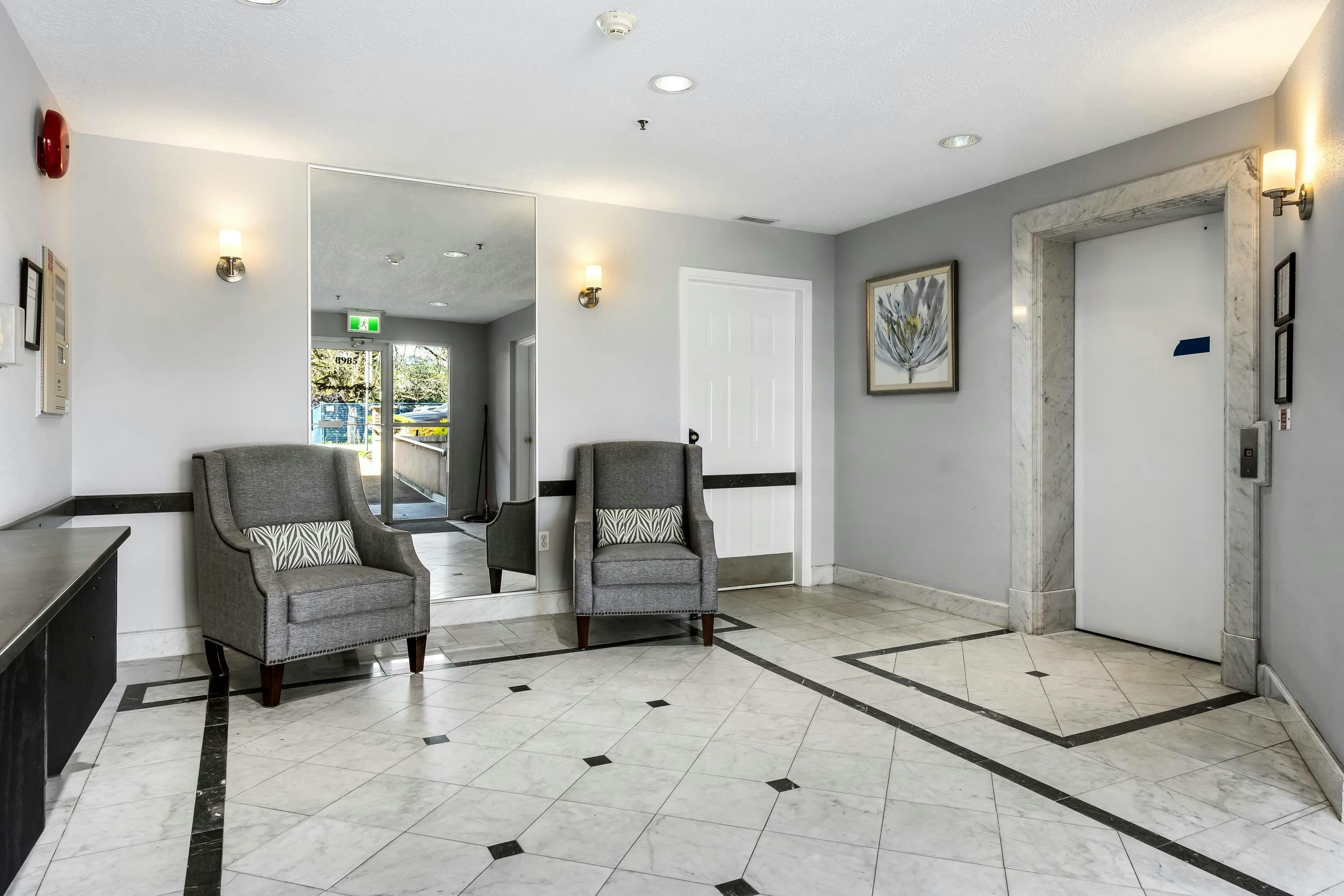 214-8985 Mary Street - 4